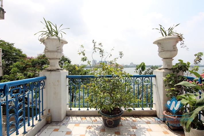Lakeside colonial villa with lots of characters for rent in Tay Ho